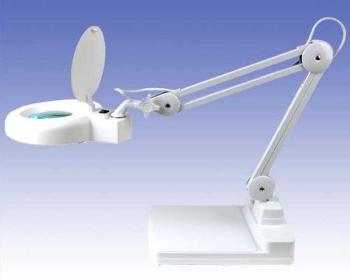 Lupa podświetlana na statywie x8