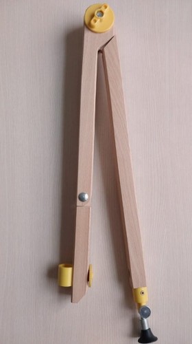 Cyrkiel drewniany magnetyczny do tablic białych na pisak