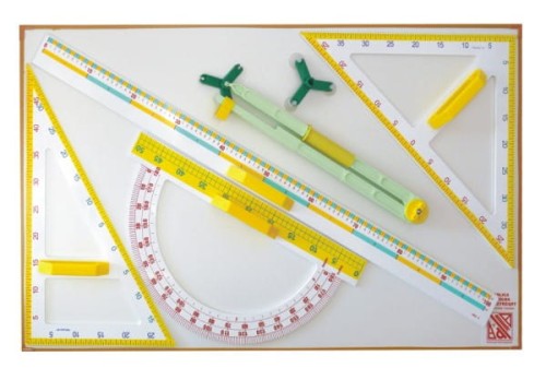 Przybory matematyczne magnetyczne z białego PCV na tablicy