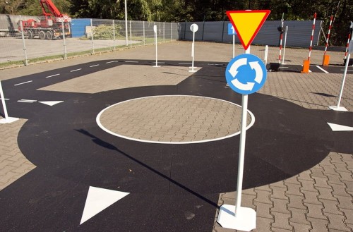 Rondo gumowe o średnicy 5 metrów składające się z 12 klinów do miasteczka ruchu