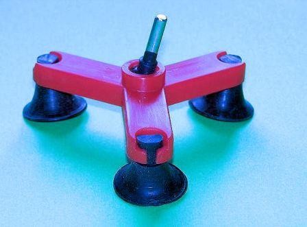 Trójnóg z przyssawkami do cyrkla drewnianego