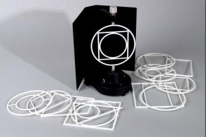 Przyrząd do demonstracji powstawania brył obrotowych