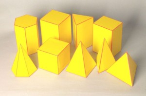 Duże bryły geometryczne żółte wielościany pełne 9 szt.