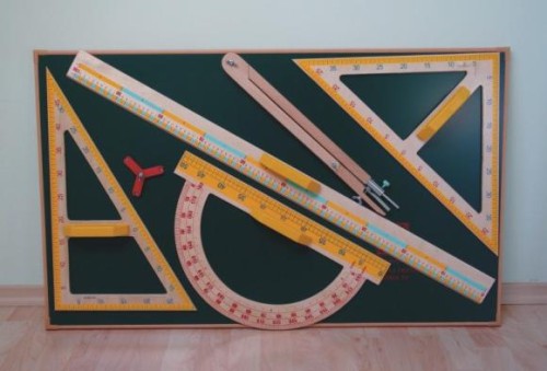 Przybory matematyczne drewniane magnetyczne na tablicy magnetycznej