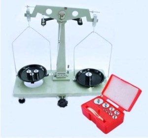 Szkolna waga szalkowa laboratoryjna z zestawem odważników