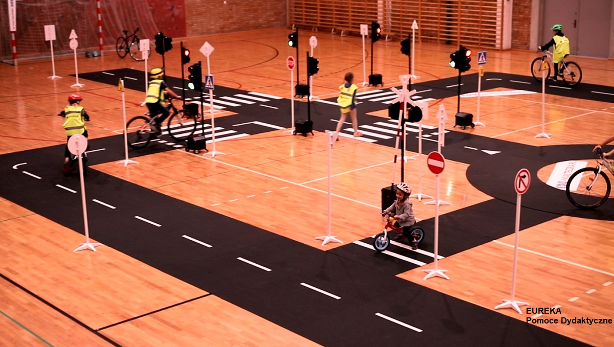 Nowoczesne wyposażenie pracowni BRD i gabloty szkolne – Poradnik EUREKA 2026